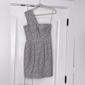 BCBG Size 4 Black and White One Shoulder Dress